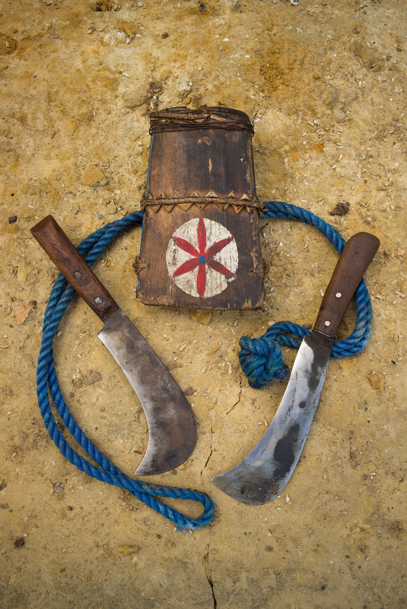 Tools of the trade: the knives used to trim the sapathe and the leaves, and the rope with which they secure themselves to the tree while they work.