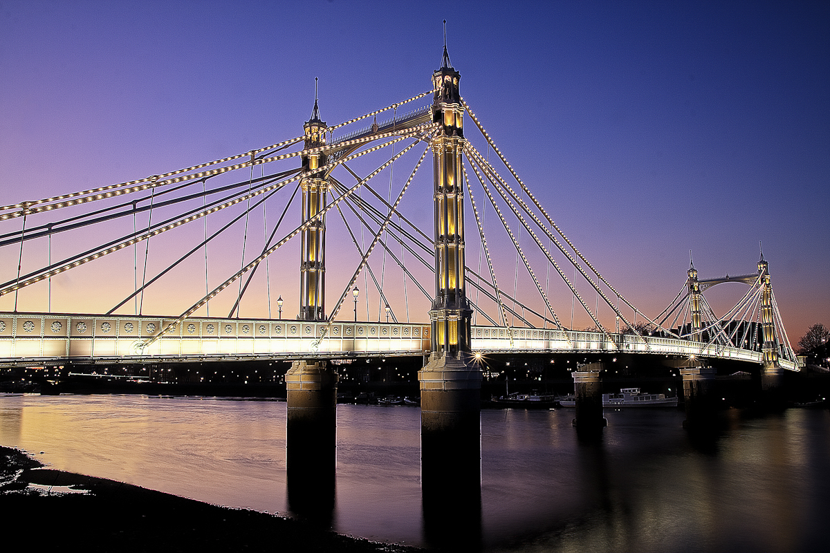 Albert Bridge (photo: richardalois.com)
