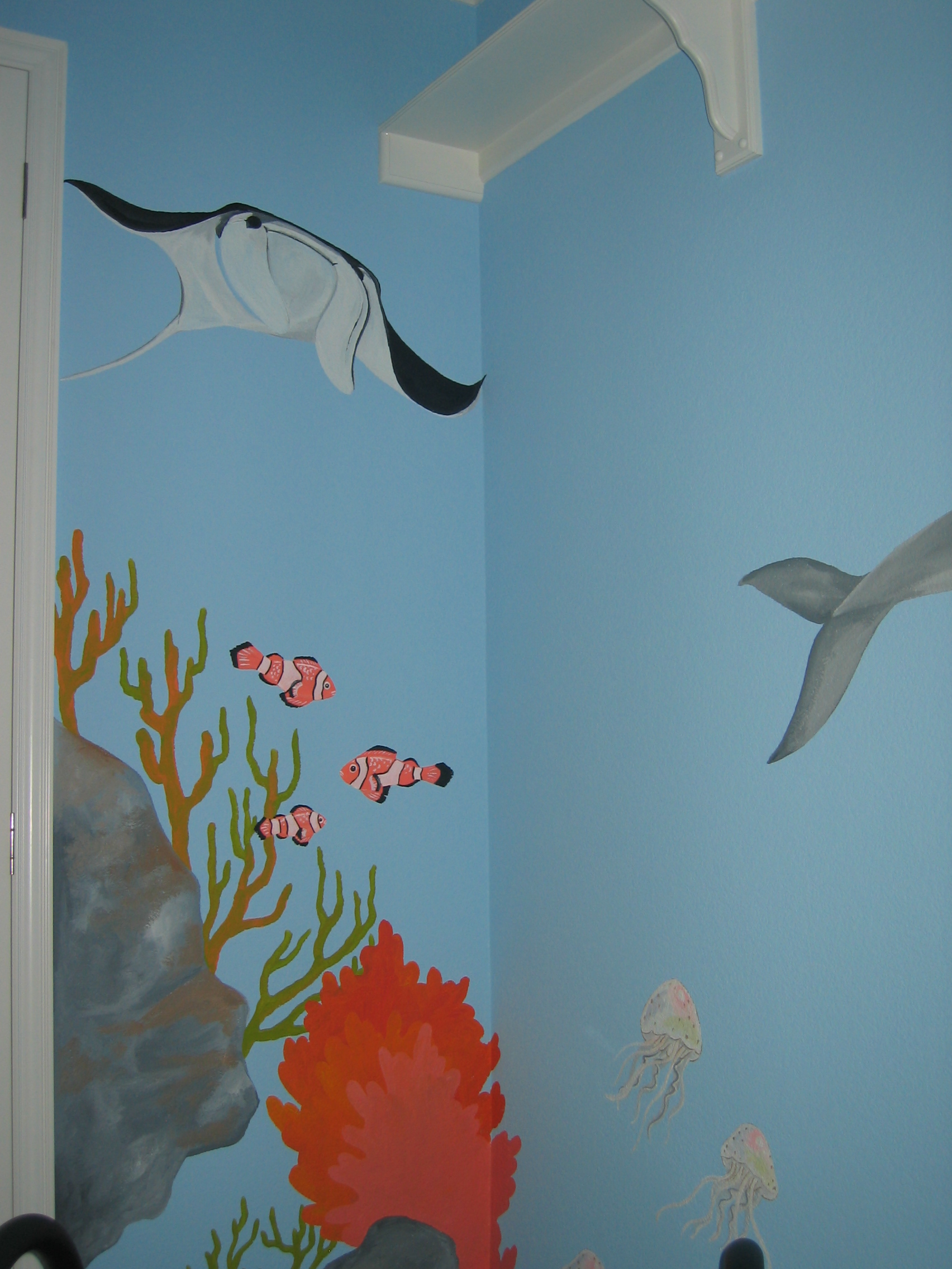 20040525.05.mural.stingray.clownfish.coral.jpg