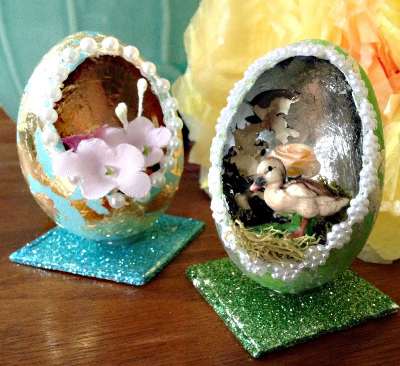 Decorate the inside of a pretty egg