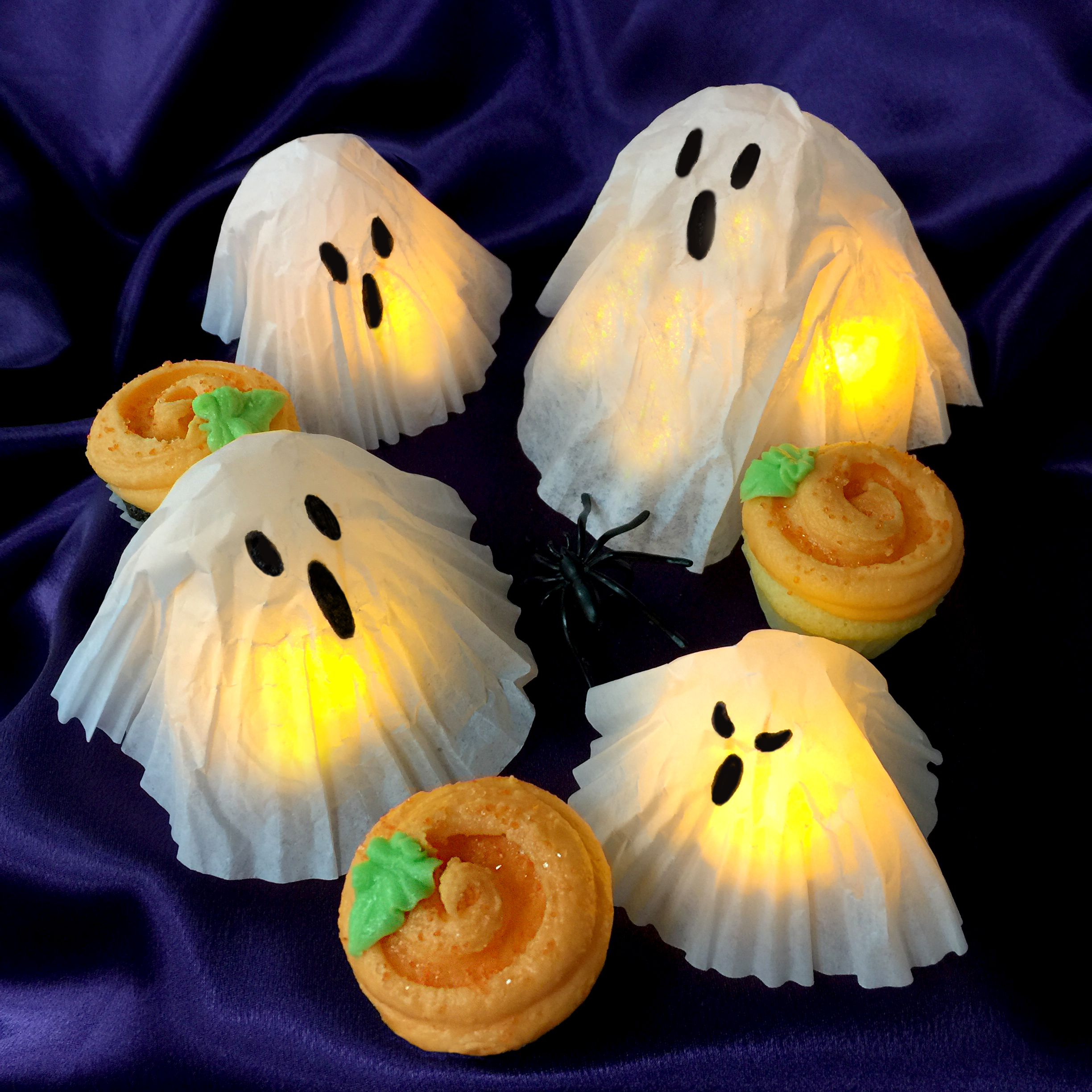 Halloween cupcake wrapper ghosts