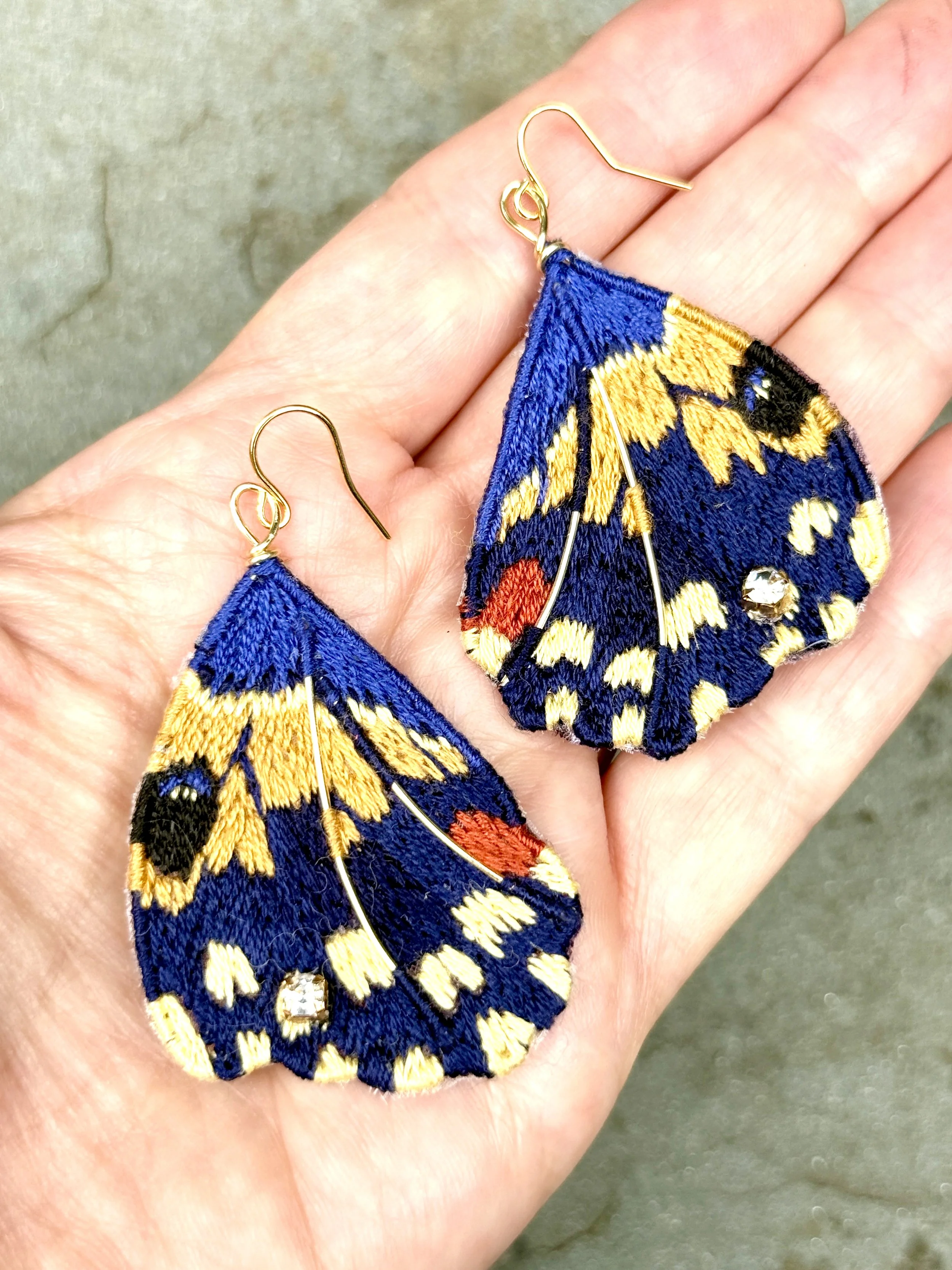 drk blue earring facci.jpg