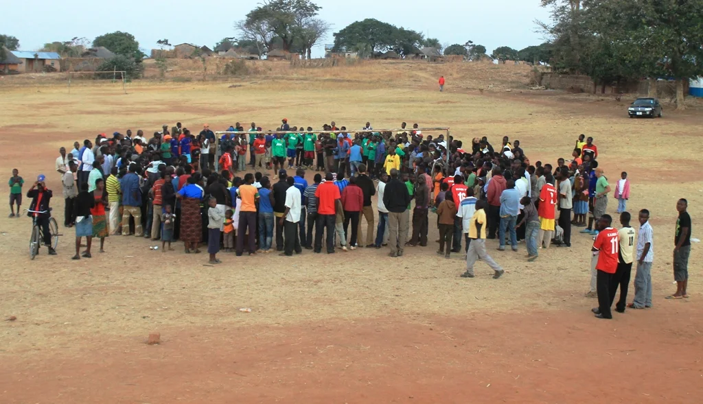Crowd 1.jpg