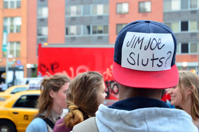 Tagger Jim Joe Pretends to be an Artist @ The Hole NYC