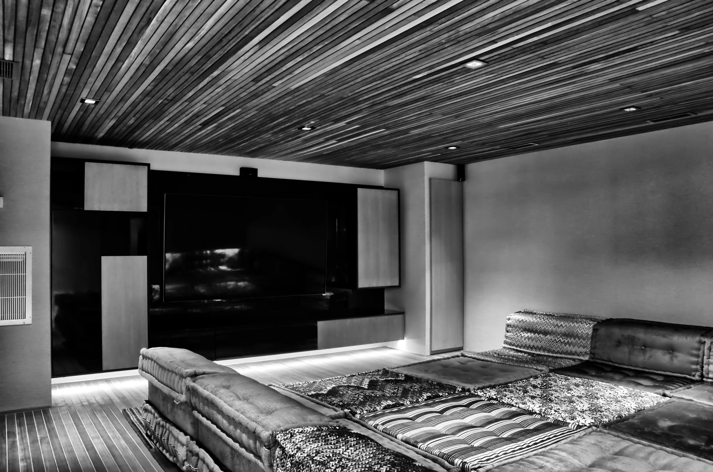 DSC0135_0137_0139_0140_0141_easyHDR-black-and-white.jpg