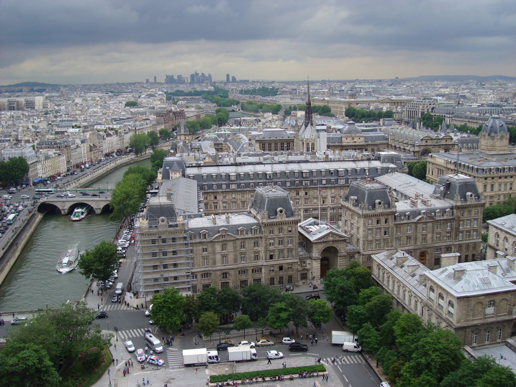 Vue aérienne de la Préfecture de Police Architecte: Pierre-Victor Calliat (1801-1881) Source: Lien