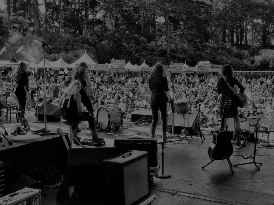 black_white_live_festival.jpg