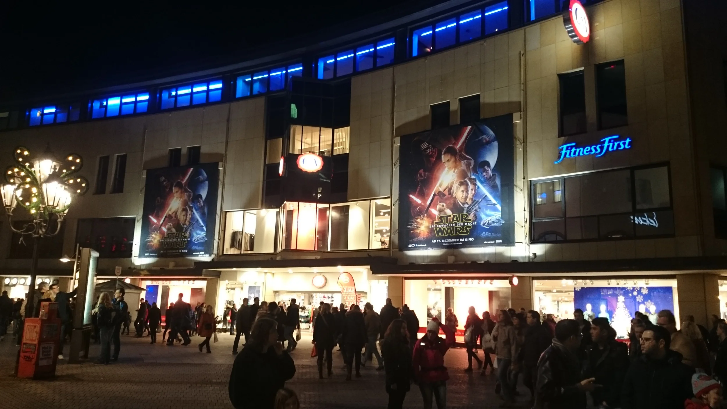 Star_wars_force_awakens_film_promotion_nuremberg_2015-2.JPG