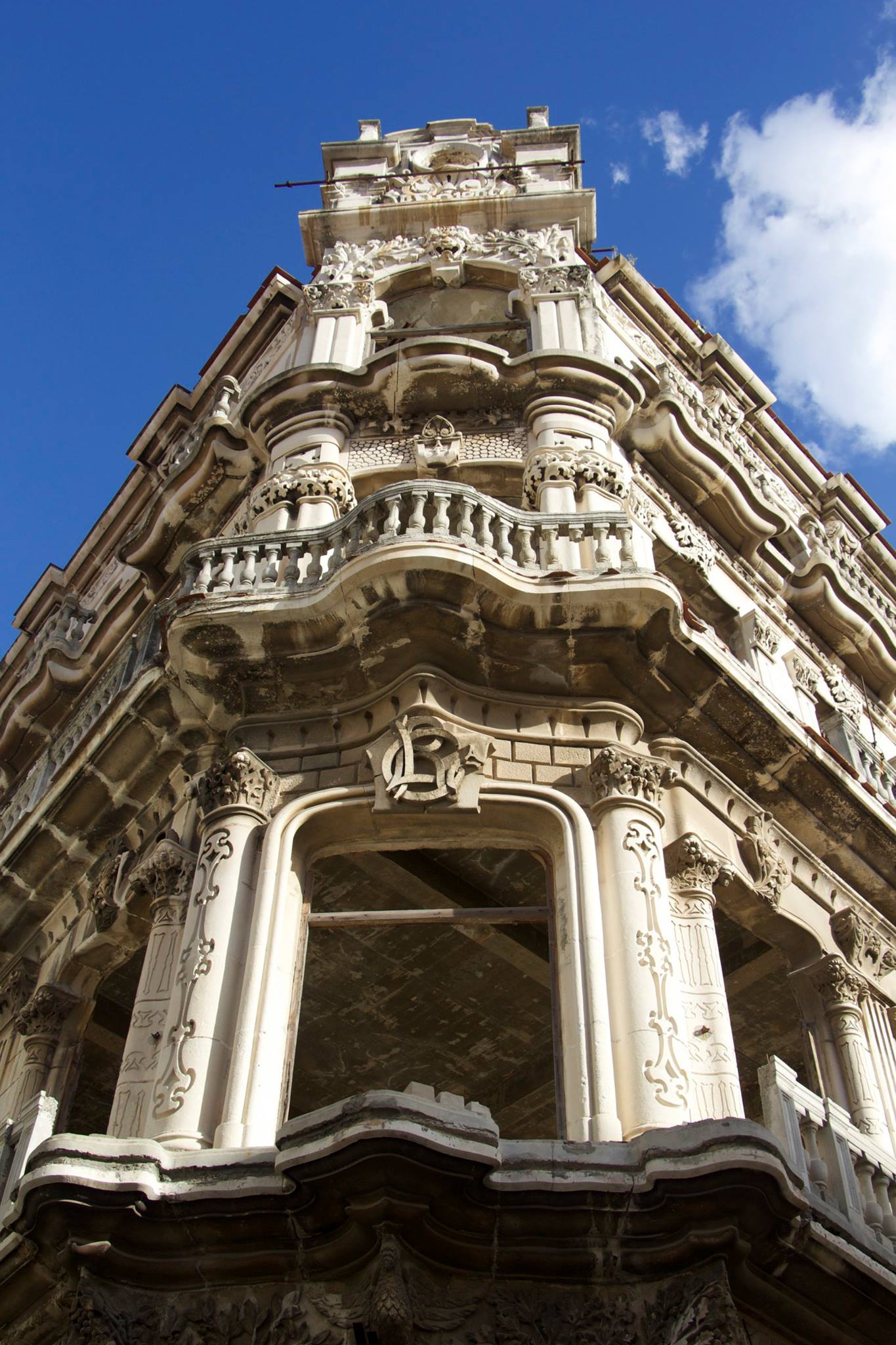 The buildings of Cuba are absolutely gorgeous. Intricate molding, amazing terraces in both French and Spanish styles. But...