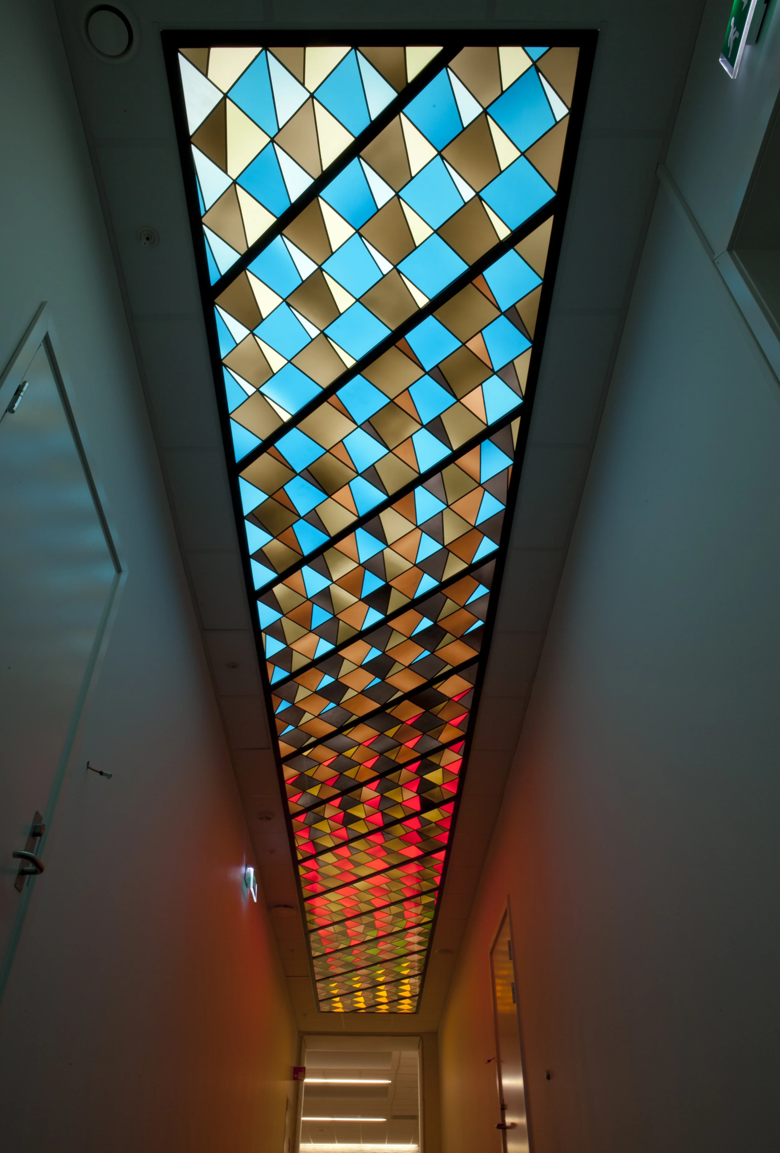 ORM (Divisions, Linear), DNB headquarters, Oslo, 2013. Leaded glass, 10 x 1 m.West-to-east view.