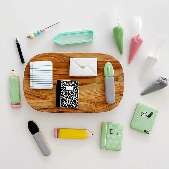 Want to come and decorate cookies with me?! 🎨🍪

I'll be teaching a cookie decorating workshop in August at @thepapercraftpantry and I would love for you to come! 

If you've never been, Pei's stationery store is amazing! I am so excited to be able 