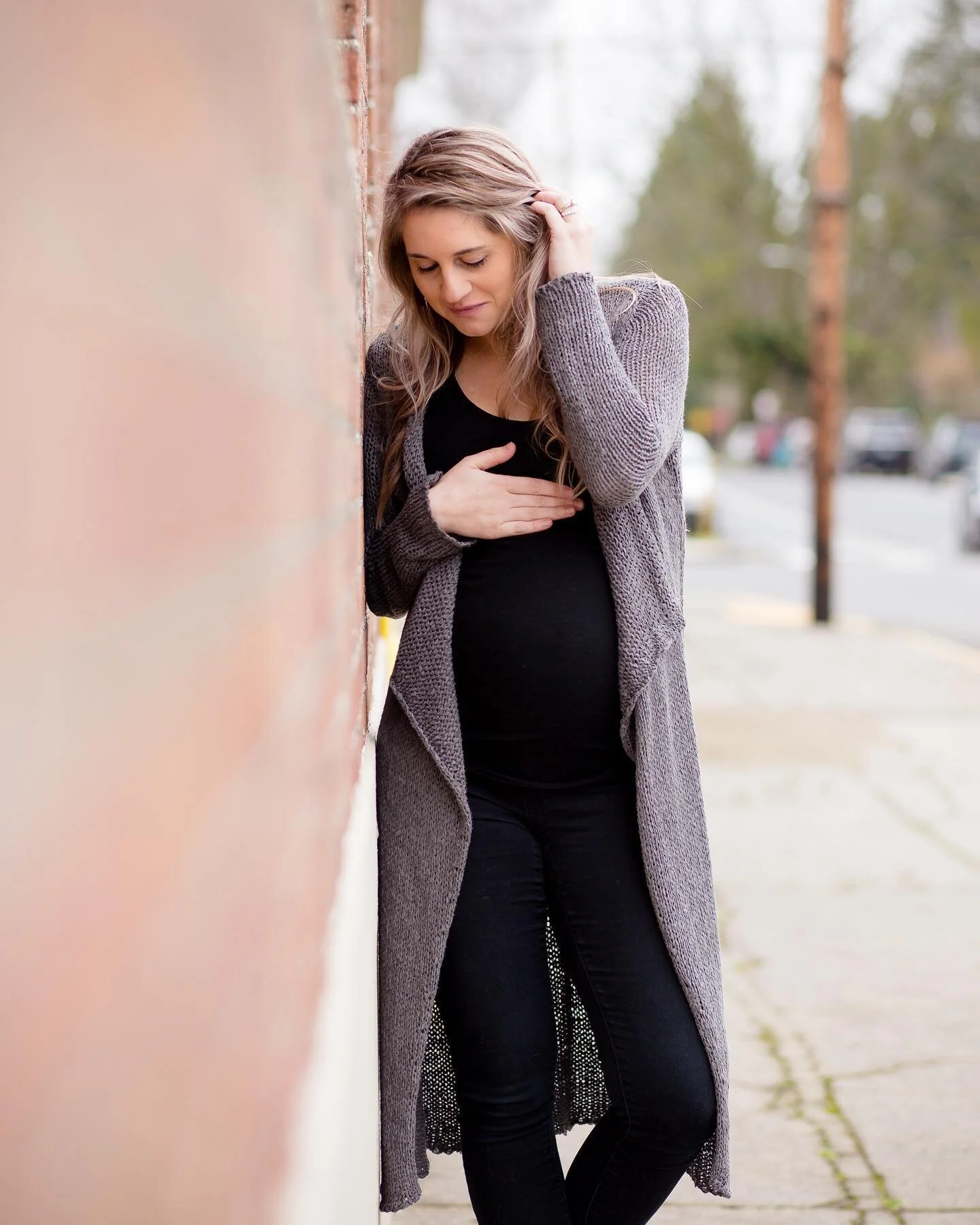 I just can&rsquo;t get enough of these gorgeous photos of this mama! Seriously STUNNING @jmarvitz. 😍
-
-
#jmarbreyphotography #maternityshoot #expectantmama #pregnant #pregnancy #ninemonths #babybump #maternityphotos