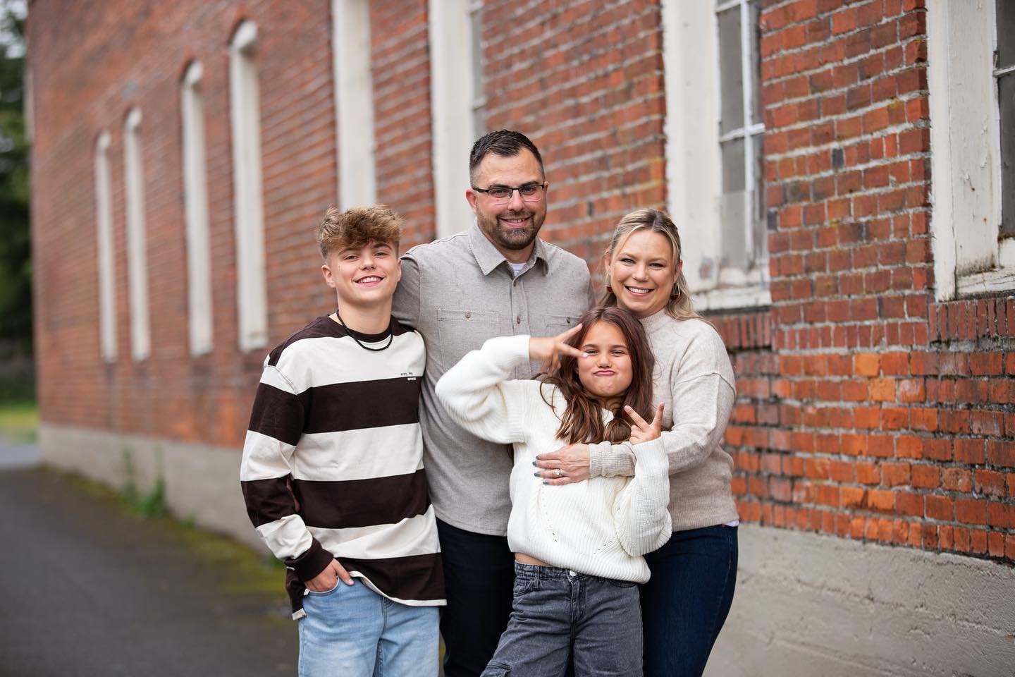 Love the peace signs Eylee!! Fun family shots are my fav!