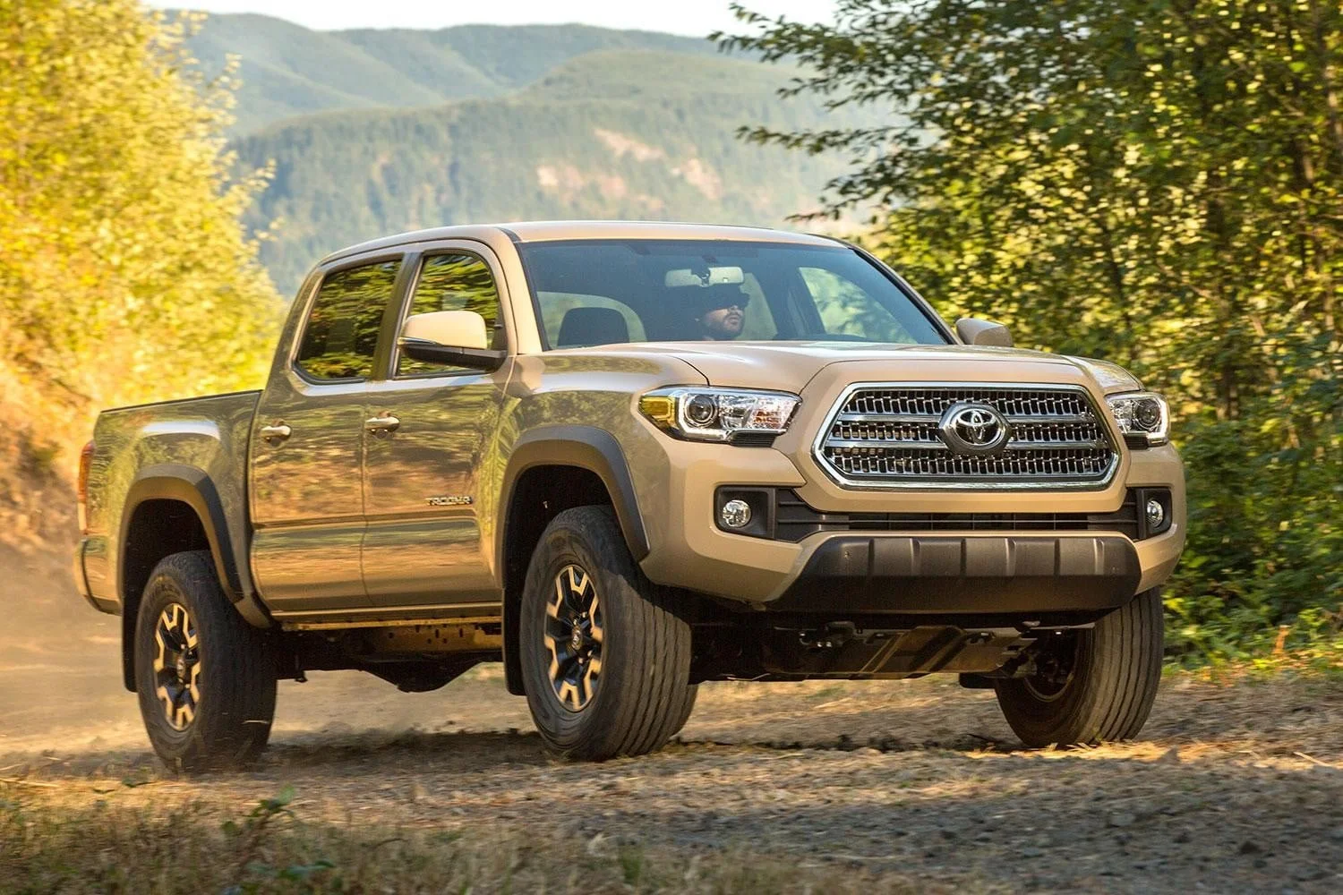 2016-toyota-tacoma-trd-off-road-front-angle.jpeg