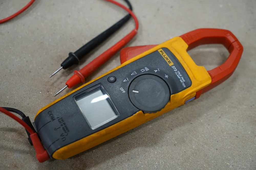 Fluke-CL323-clamp-on-ammeter