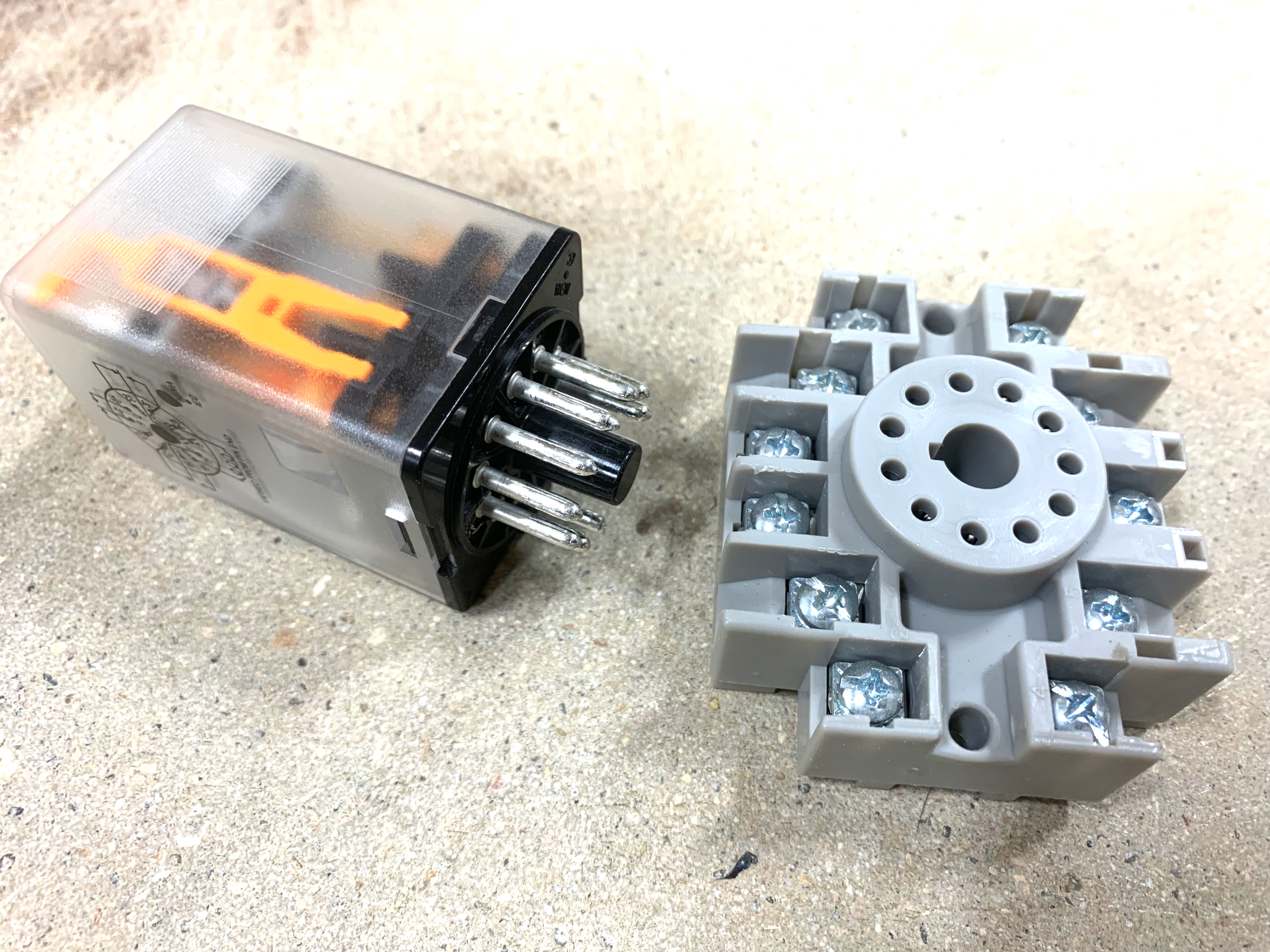 11-pin-ice-cube-relay.png