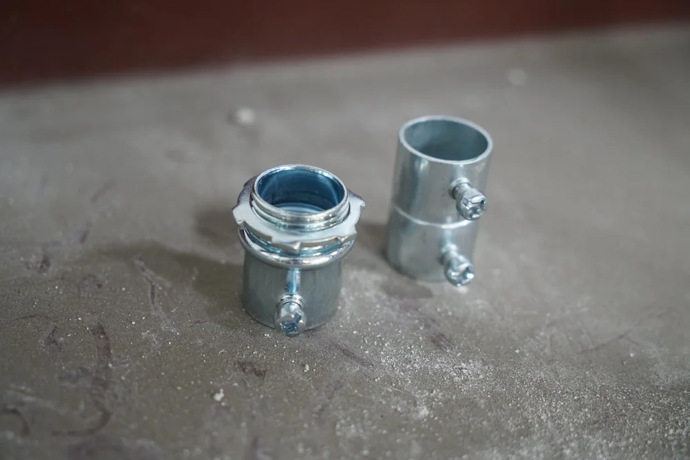 emt-indoor-set-screw-coupling-connector