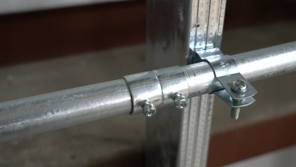 EMT-conduit-set-screw-coupling-indoor-fitting