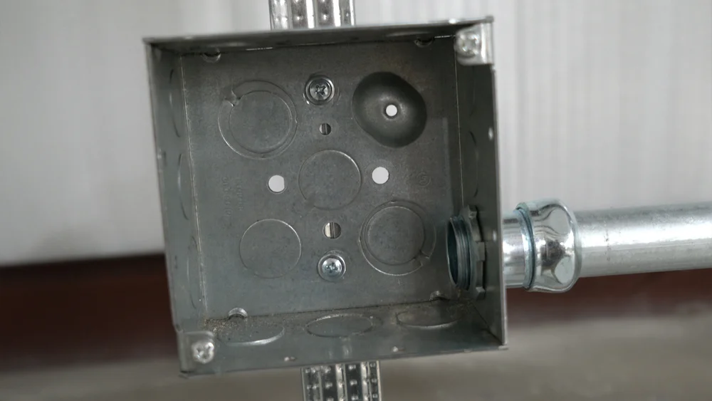 EMT-conduit-rain-tight-connector-indoor-fitting