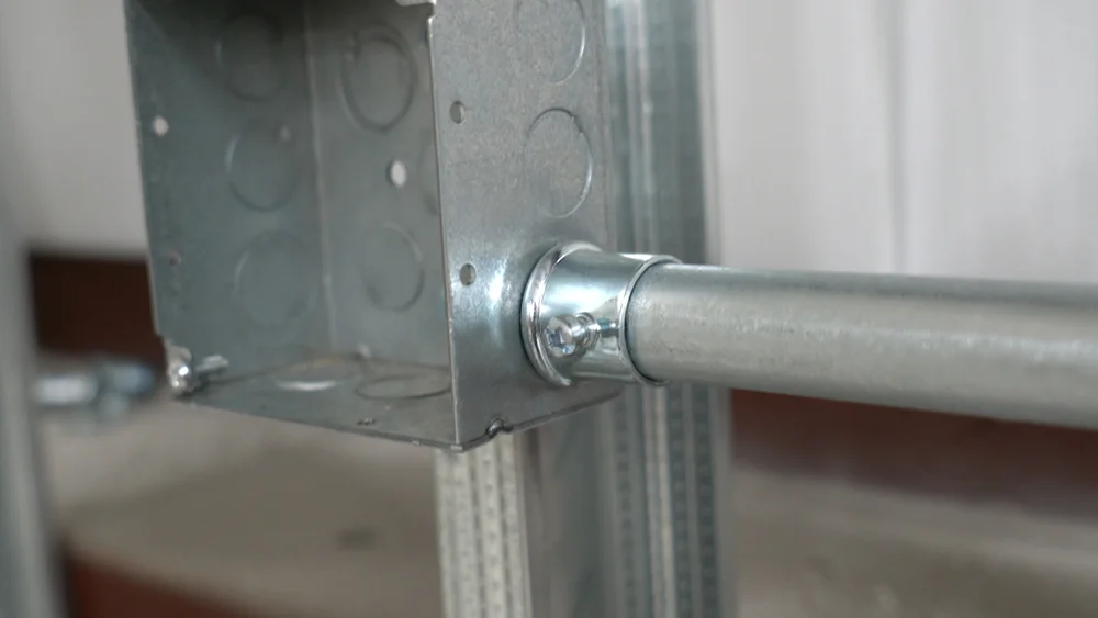 EMT-conduit-set-screw-connector-indoor-fitting