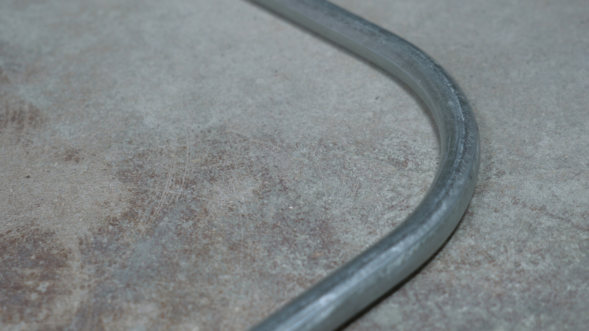 90-degree-bend-emt-conduit.jpg