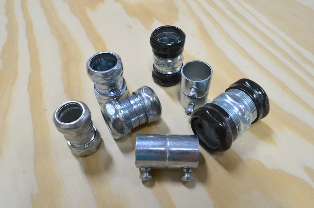 emt-couplings-connectors-steel-set-screw-rain-tight