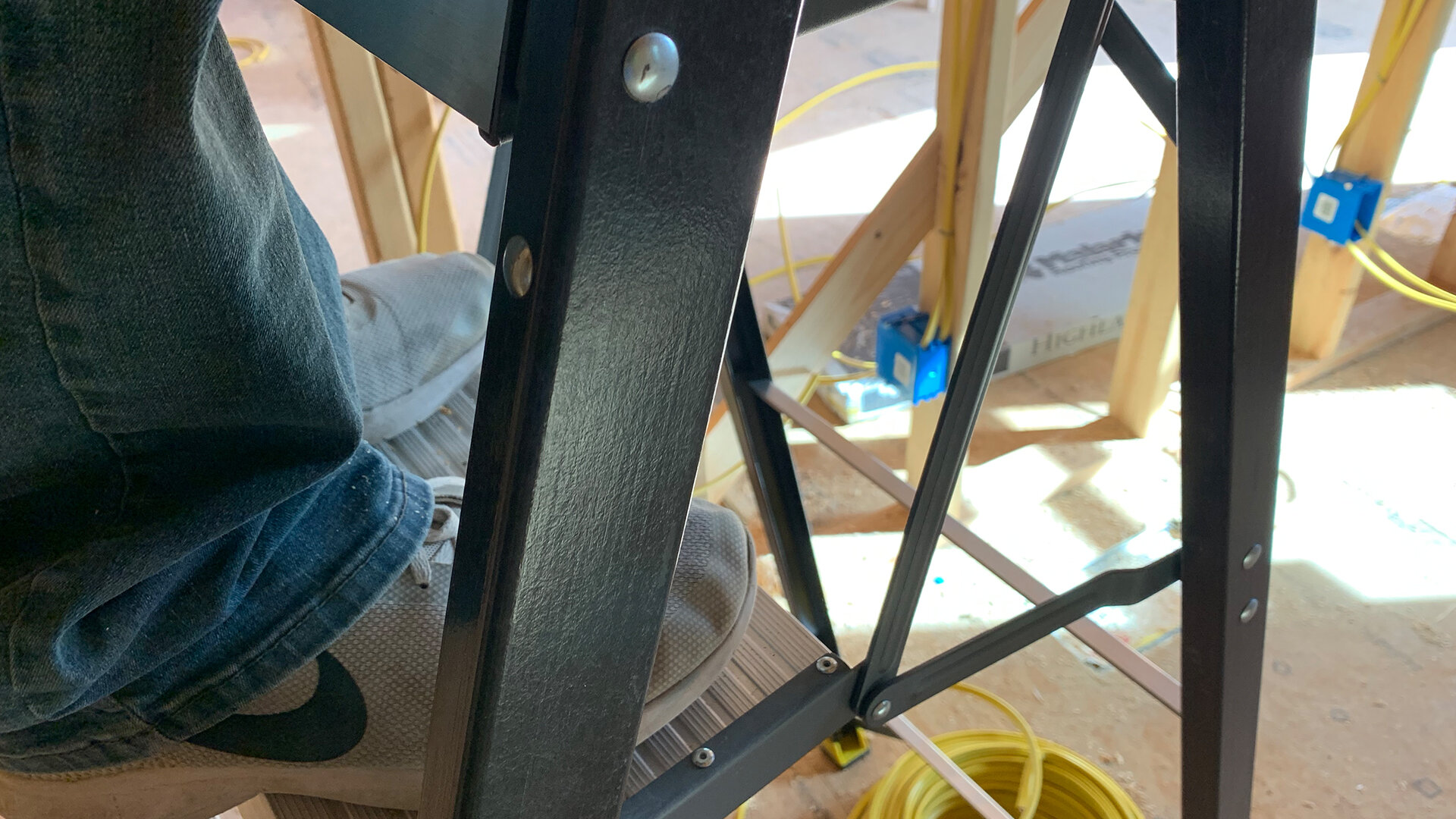 Tool Review Gorilla 5 1 2 Ft Fiberglass Step Ladder Electrician U