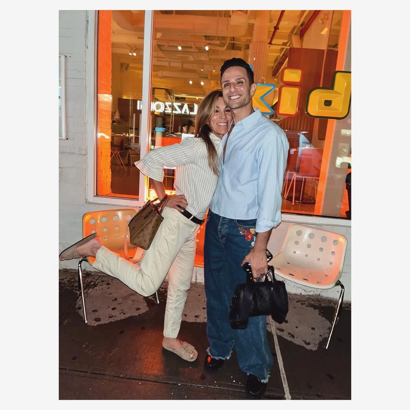 Lynn Nites are the BEST! 🍕👜💕
#friends #pizza #goodvibesalways #chelsea #statementbag