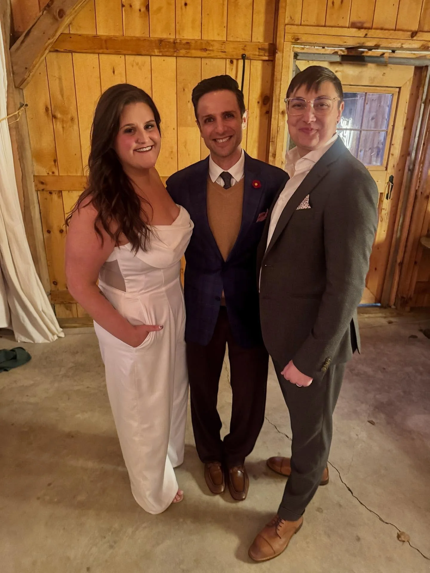 Congrats @lp.713 &amp; @jensickles21 ! 🧡 So happy I got to share in your beautiful wedding weekend! Wishing continued happiness to you!! 😍

#wedding #gardensandgables #friends #upstate #fallwedding #truelove