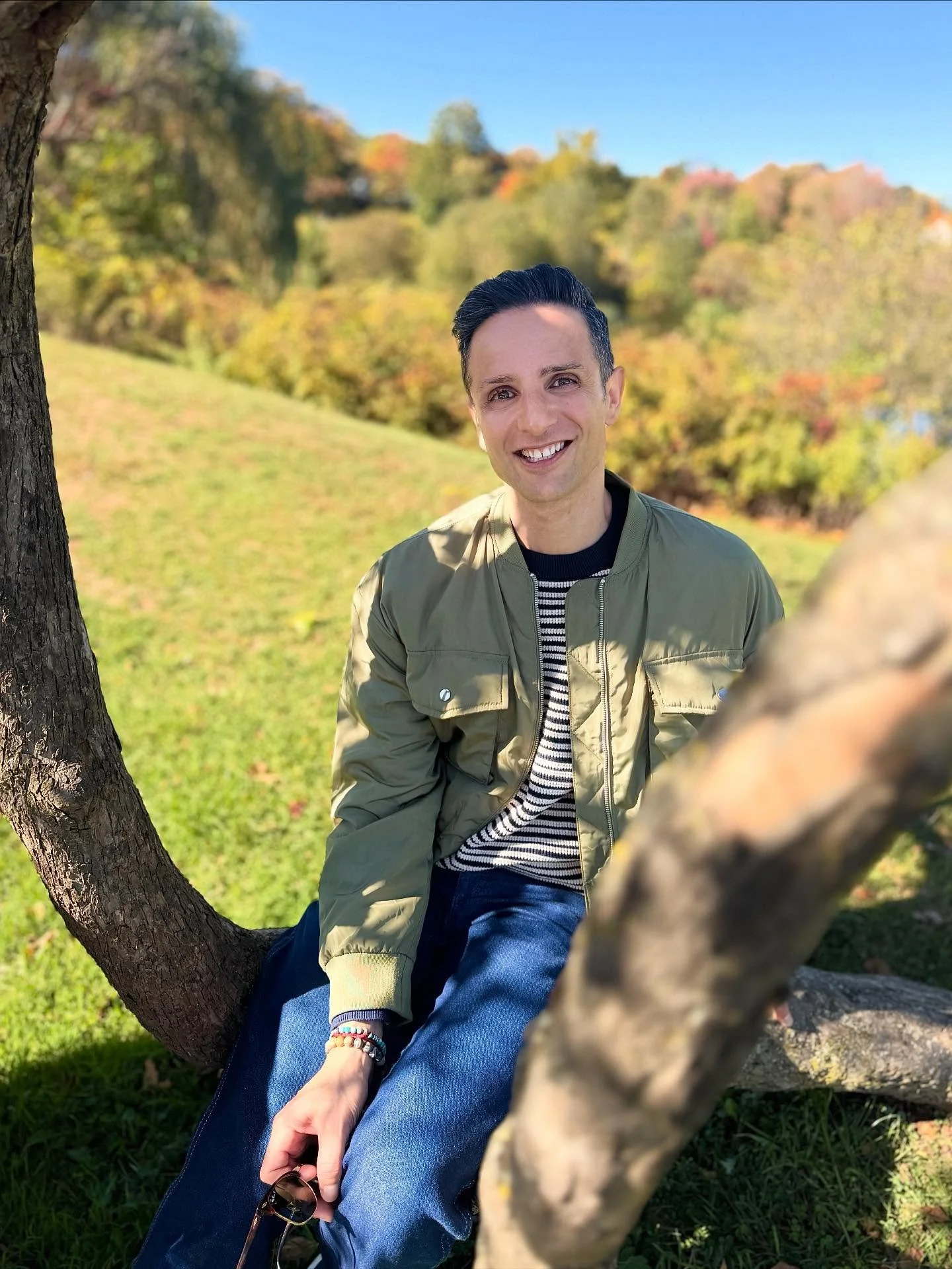 @elliottmattox asked for New England fall vibes, and we delivered! Perfect day at @lymanorchards! 🍎🌽🍁 #connecticut #newenglandfall #applepicking #cornmaze #lymanorchards