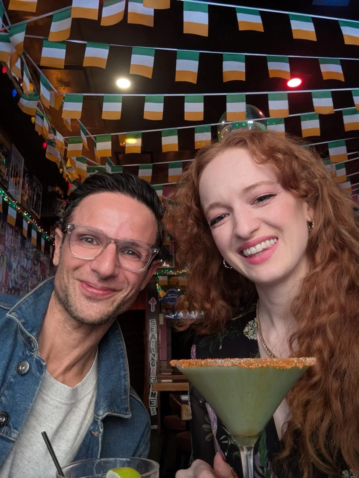 At my catch up spot, catching up with my girl @emmsolo ! 🥂💕🇮🇪
#happyhour #reunion #shamrockshake