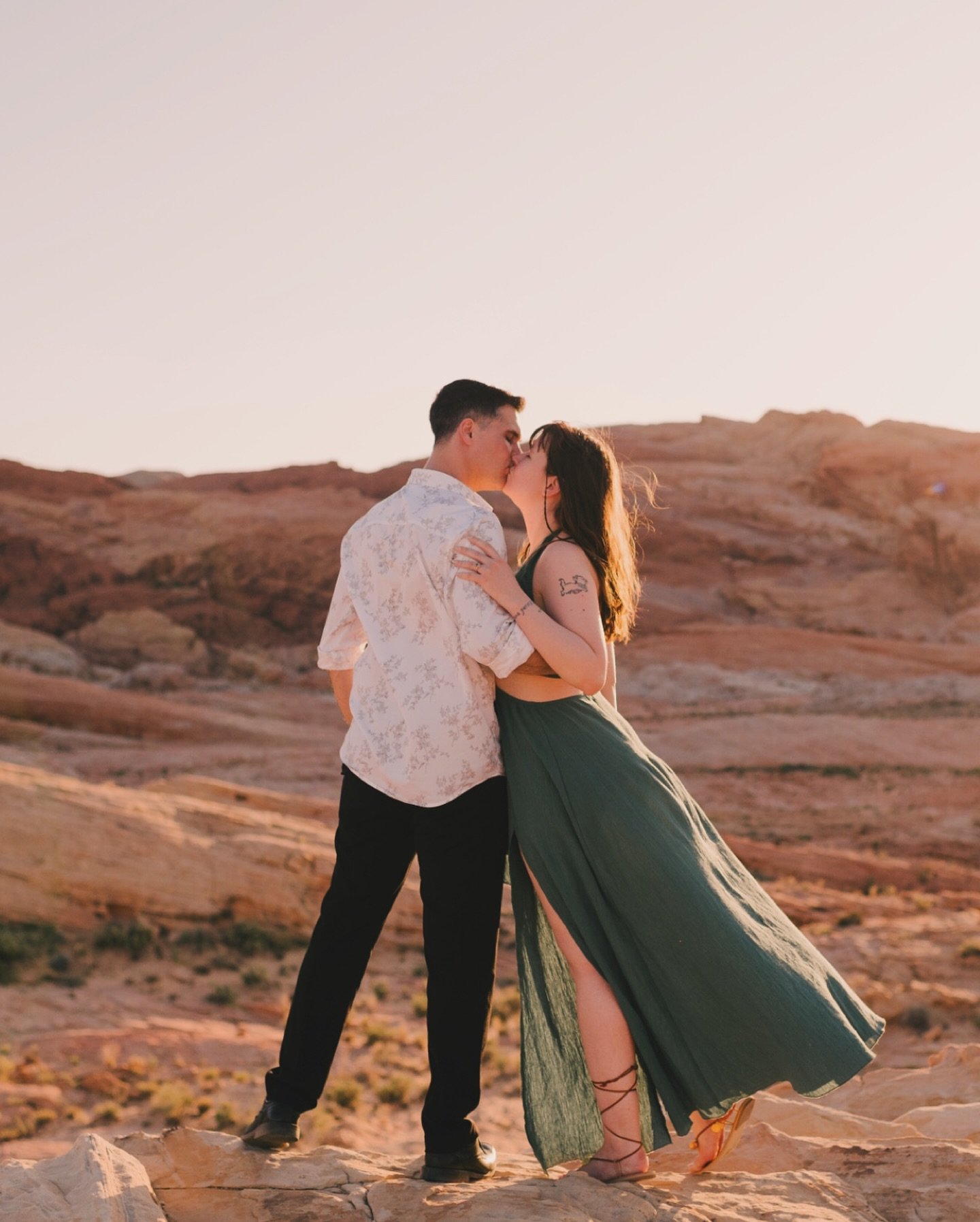 I met up with Courtney &amp; Dante (and Courtney&rsquo;s dress - a paid actor) for their engagement sesh at Valley of Fire a little while back. I had a feeling we were going to be instant friends, and meeting them in person and getting to explore tog