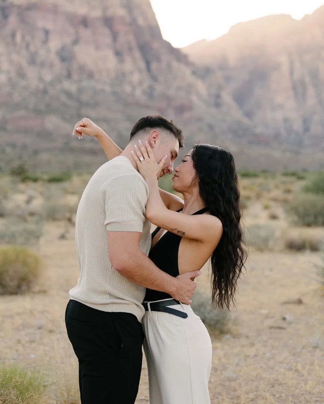 Ashton proposed to Angela last night in the Vegas desert, on their 7th anniversary, with the prettiest ring and a stunning view.  I&rsquo;m so grateful to Riley from @theyesgirls for connecting / coordinating everything 🥂to Mason from @pano_vision f