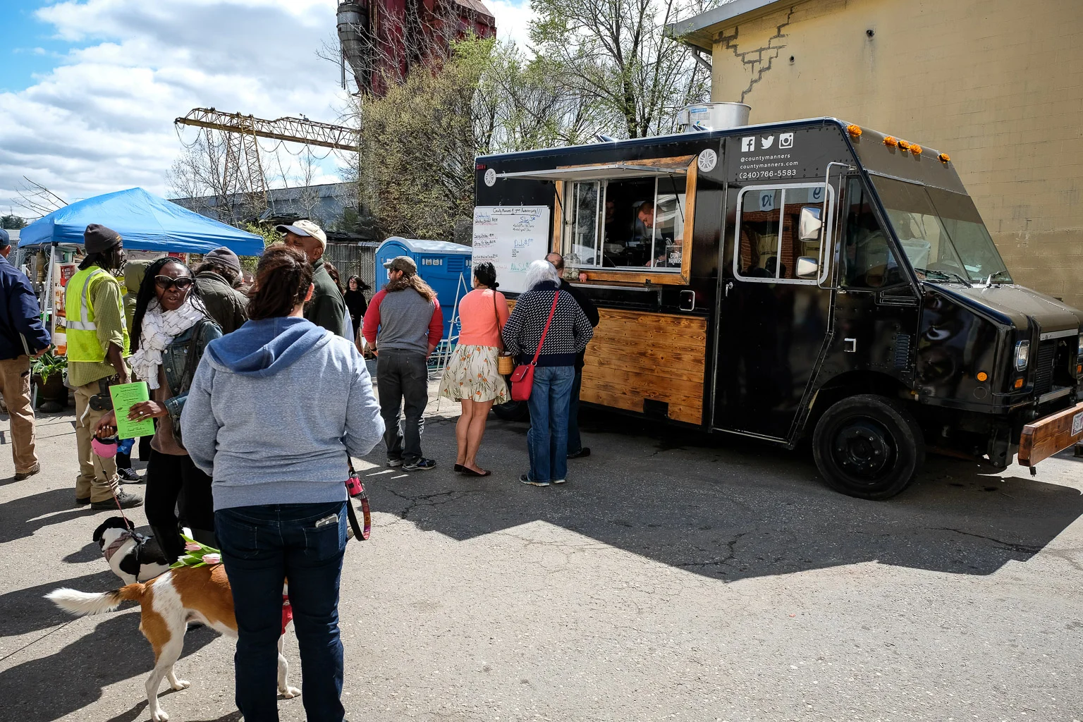 There's a line for a reason. The food is incredible!
