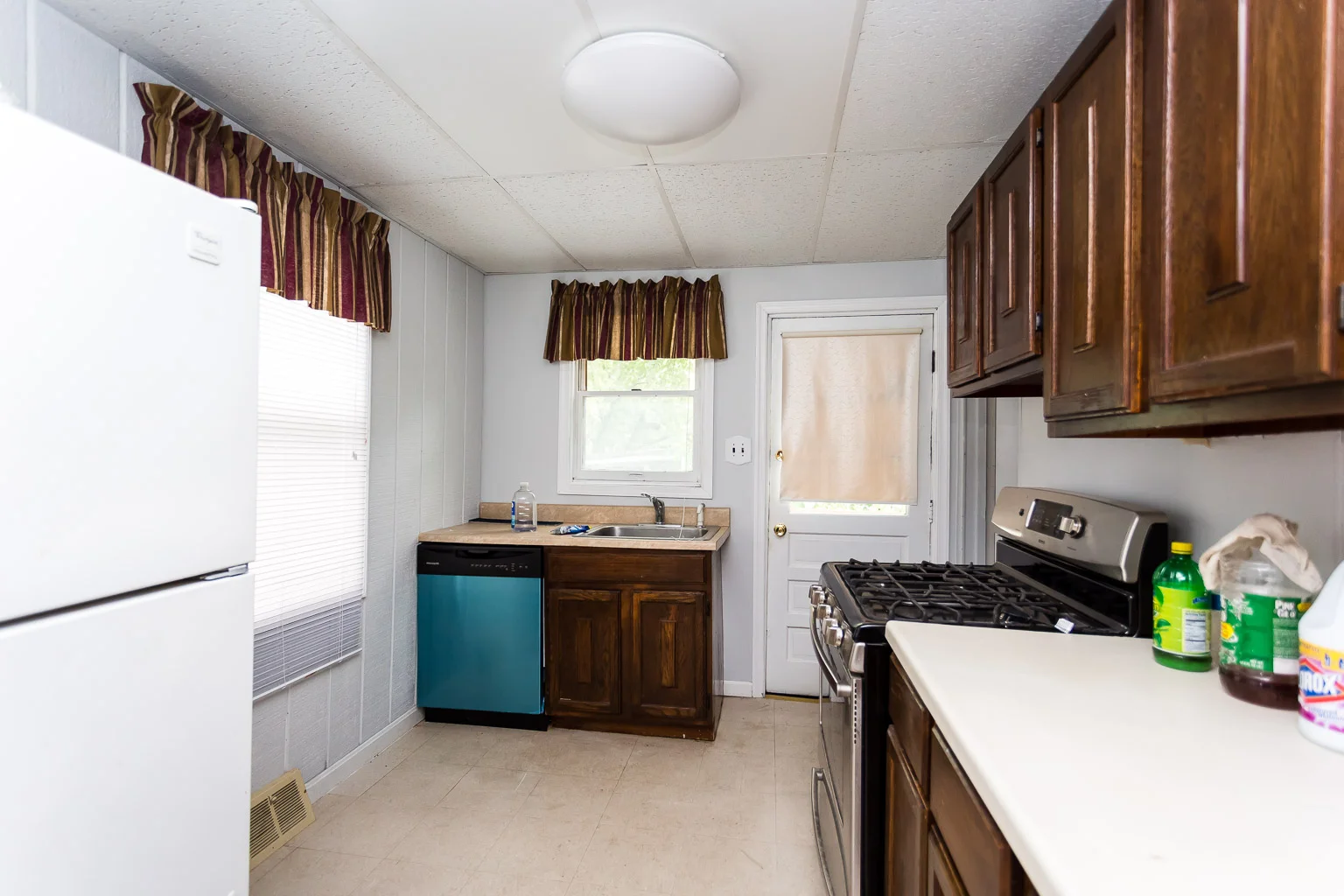 This is the before picture of the kitchen.