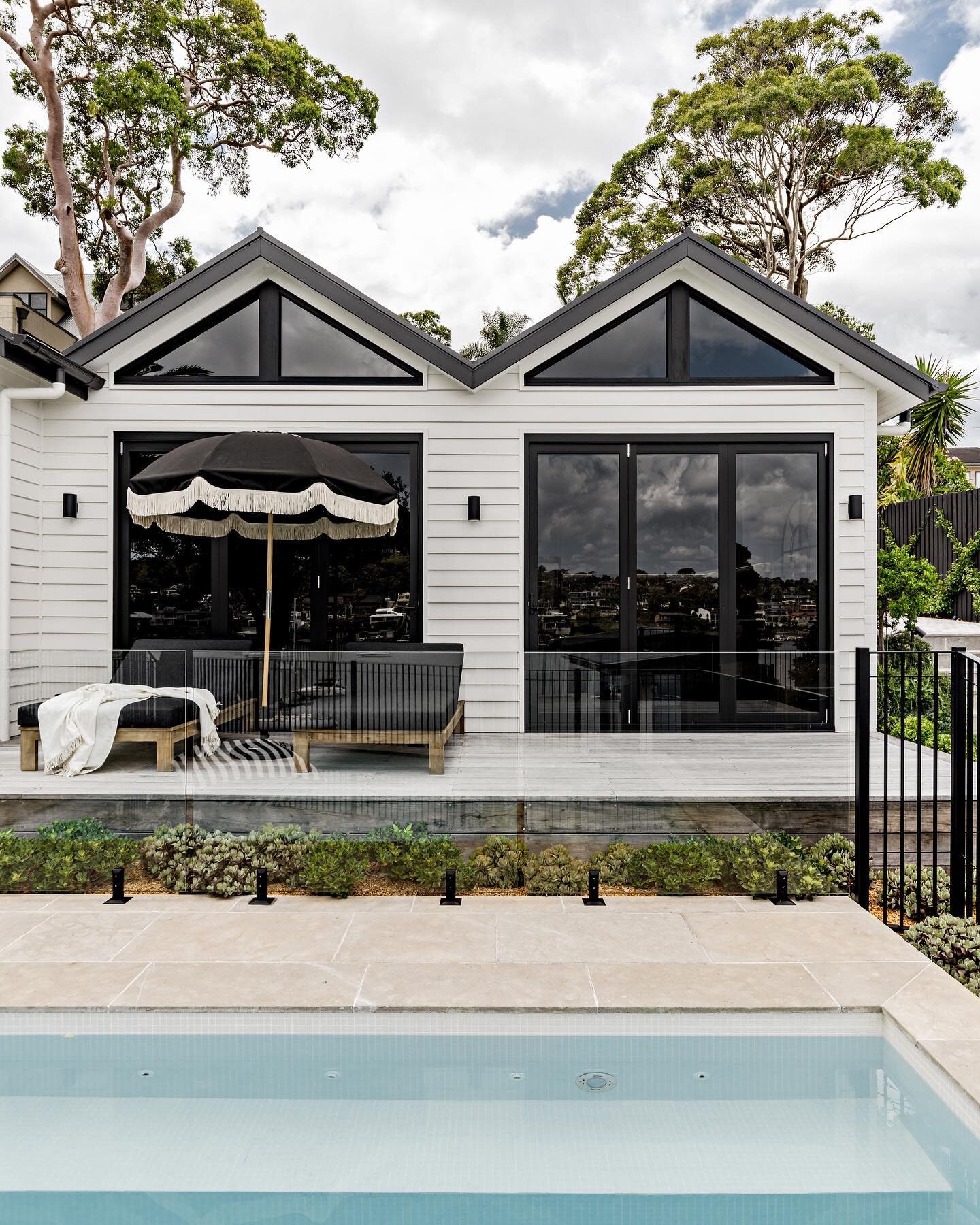 The Pool House at our recently completed Burraneer project, such a beautiful strong monochromatic colour palette that worked so beautifully. With a single bedroom, bathroom, laundry, kitchen and living area this space was designed specifically for gu