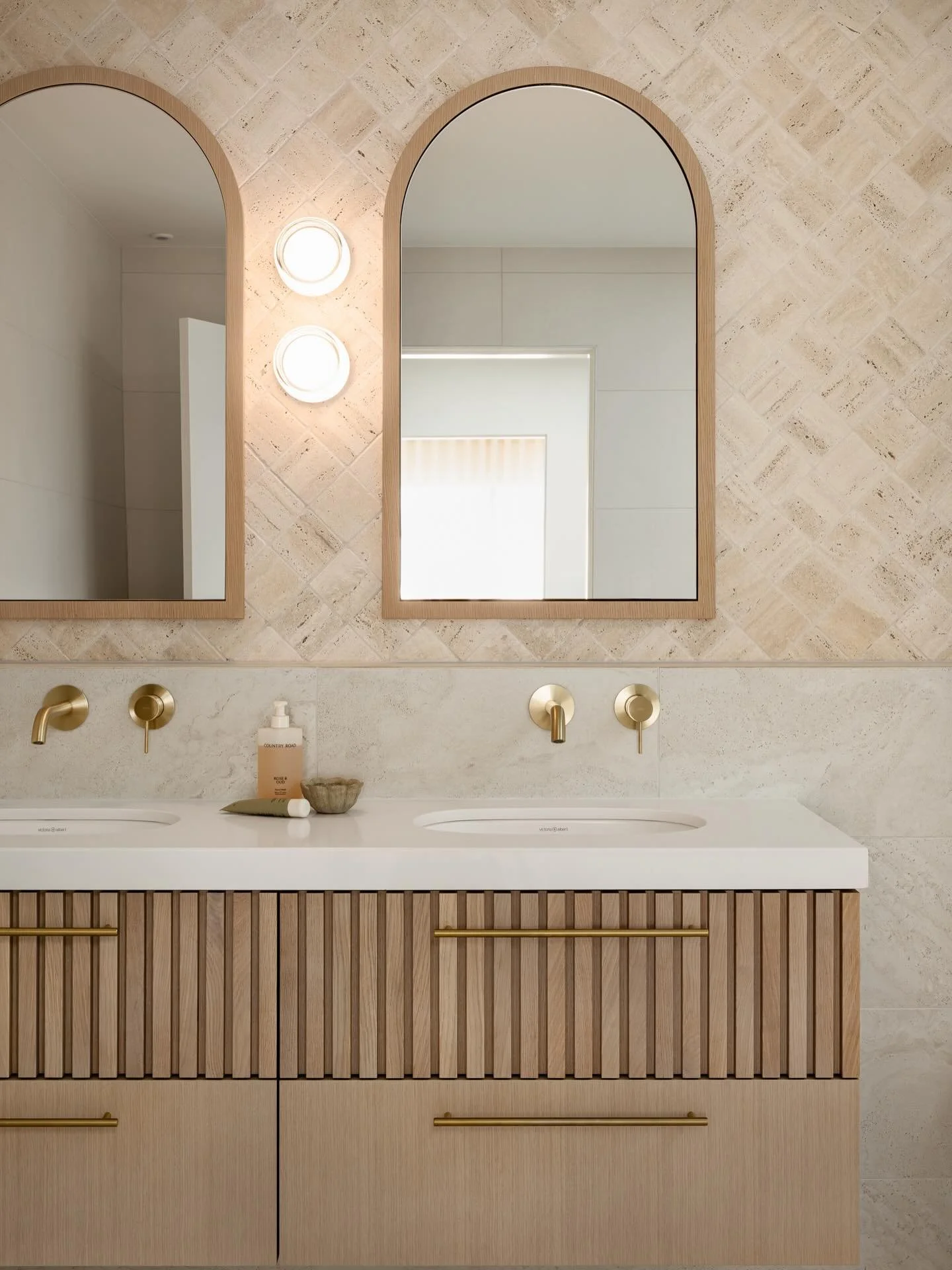 Sometimes I ask quite a lot of the trades onsite because I want the very best for a project, I feel bad doing it but I really want to the best result&hellip;and this one was one of those times! The beautiful tiles we had behind the vanities in our Cl