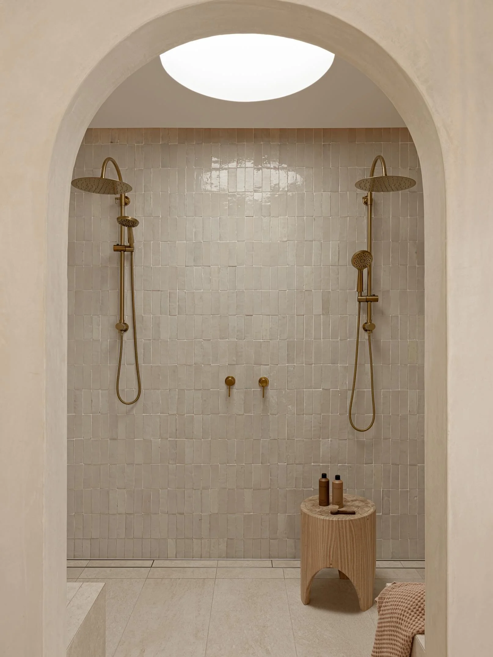 Introducing our newest project, Burraneer Four! This is the master ensuite of one of our biggest projects to date and possibly one of the most elaborate bathrooms we have done to date! A double shower with a round sky light, micro cement, curtains, a