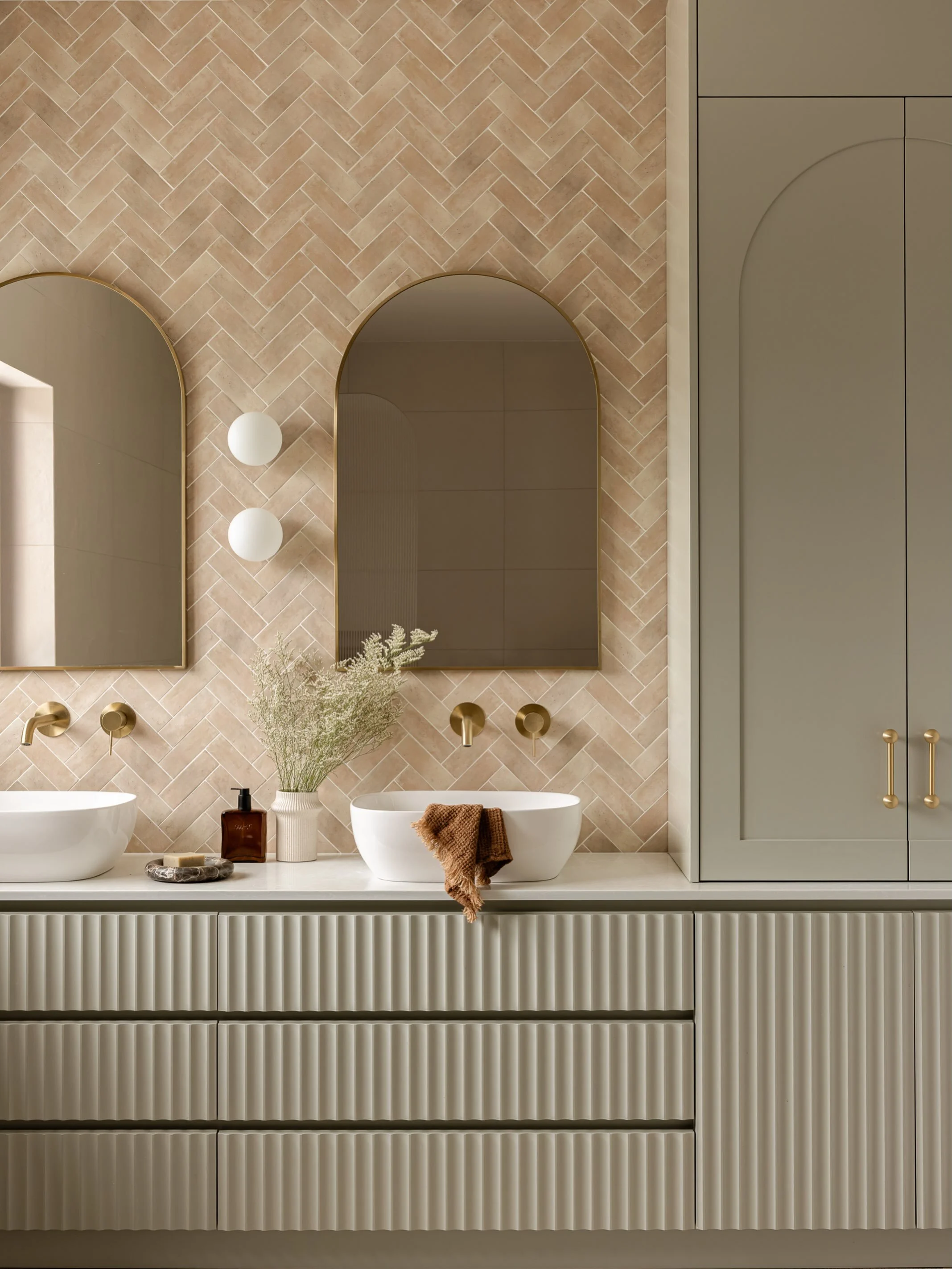 This colour combo has been doing the rounds quite a bit over the last twelve months, but for good reason&hellip;it works! This is the main bathroom in our Alfords Point project, the soft sage on the joinery and dusty nude terracotta tile work perfect