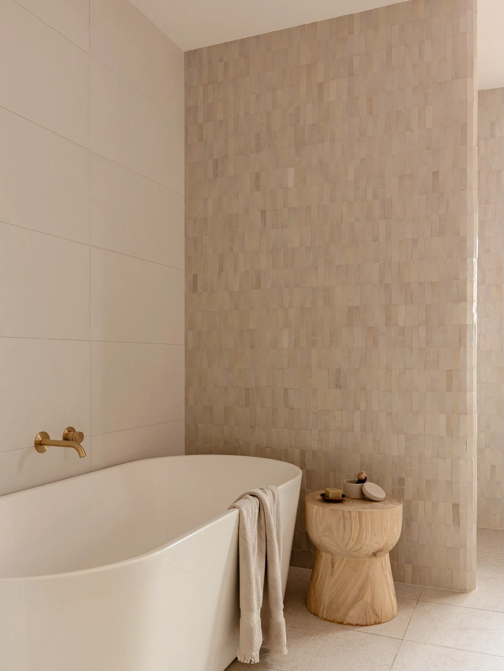 It&rsquo;s fair to say that the never ending wall of Zellige tiles by @dilorenzo_tiles was the hero of the ensuite bathroom in our Alfords Point project. The one problem when you have curved walls is there is no transition point, or stopping and star