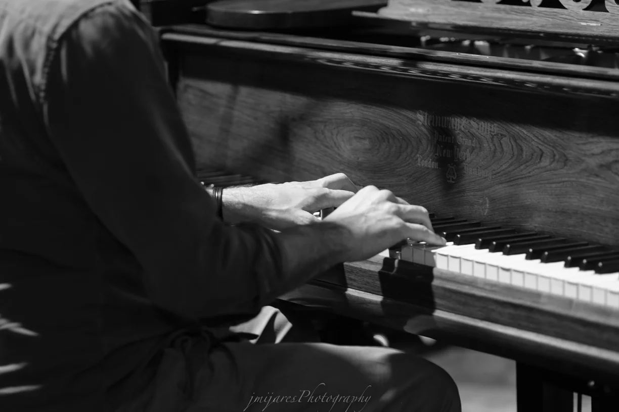 ISO 200 — 90mm f/2 — f/2 — 1/18sec