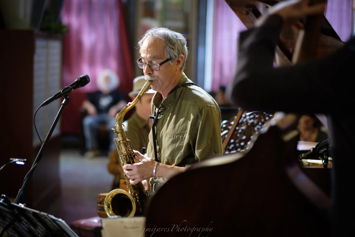 ISO 200 — 56mm f/1.2 — f/1.2 — 1/20sec