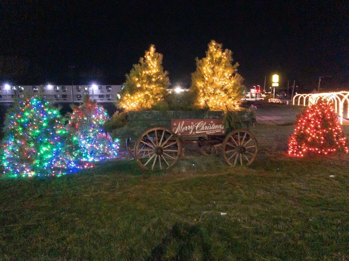 Christmastime in Amish Country Shipshewana, Indiana — Photos on the Run