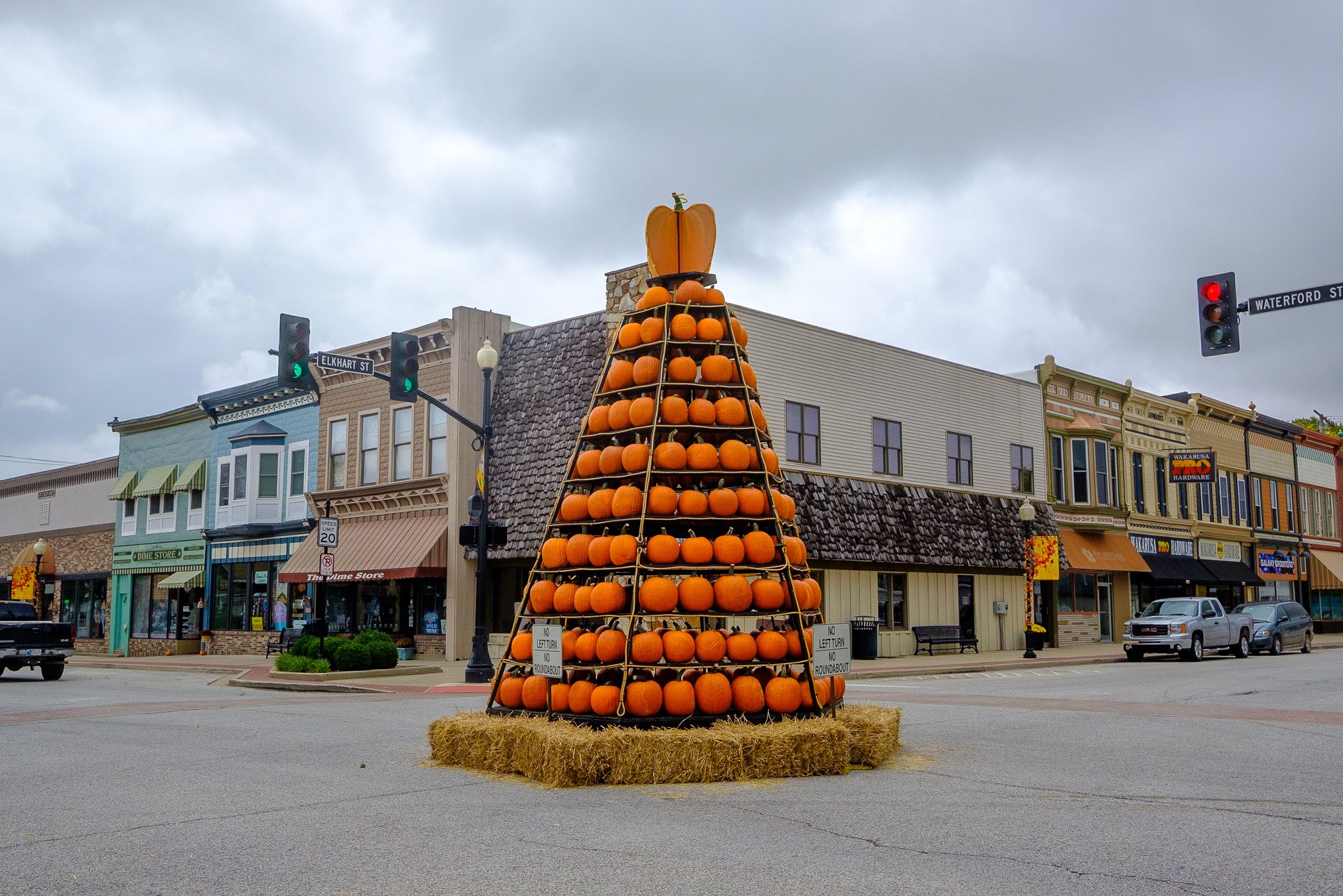 The Halloween Tree in Wakarusa, Indiana — Photos on the Run