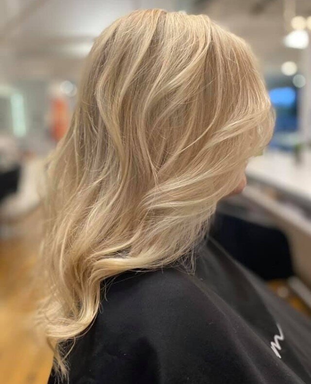 Reminder: Saturdays are for relaxing, recharging, and eating all of the snacks 🍫 ​⁠
⁠
And probably saving a whole bunch of hair inspo pics like this barbie blonde 🤩 ⁠
⁠
By ⁠
@elesha_smoothhair⁠
@smooth_hair⁠
⁠