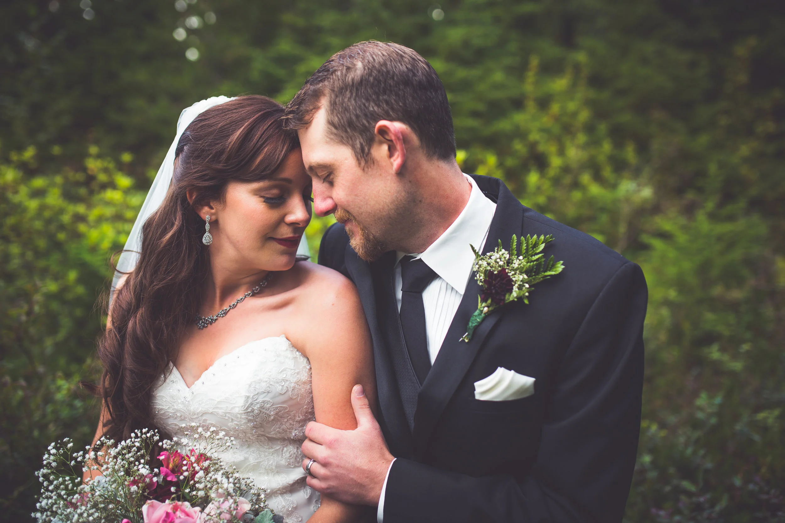 romantic bride and groom at mount washington resort