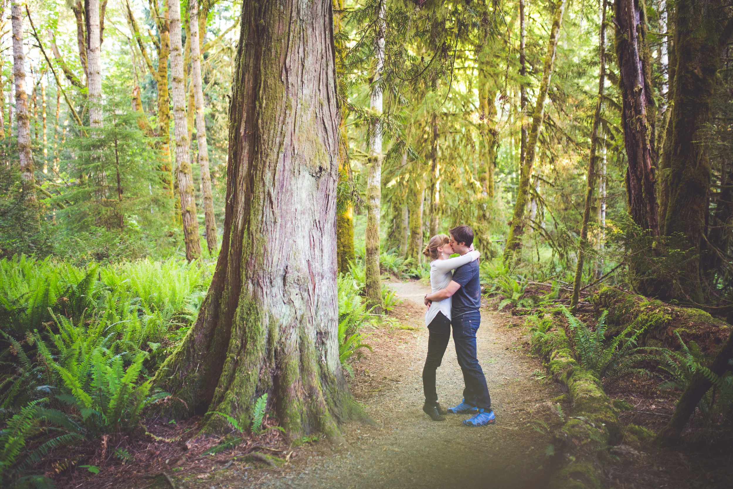 romantic engagement photographer vancouver island