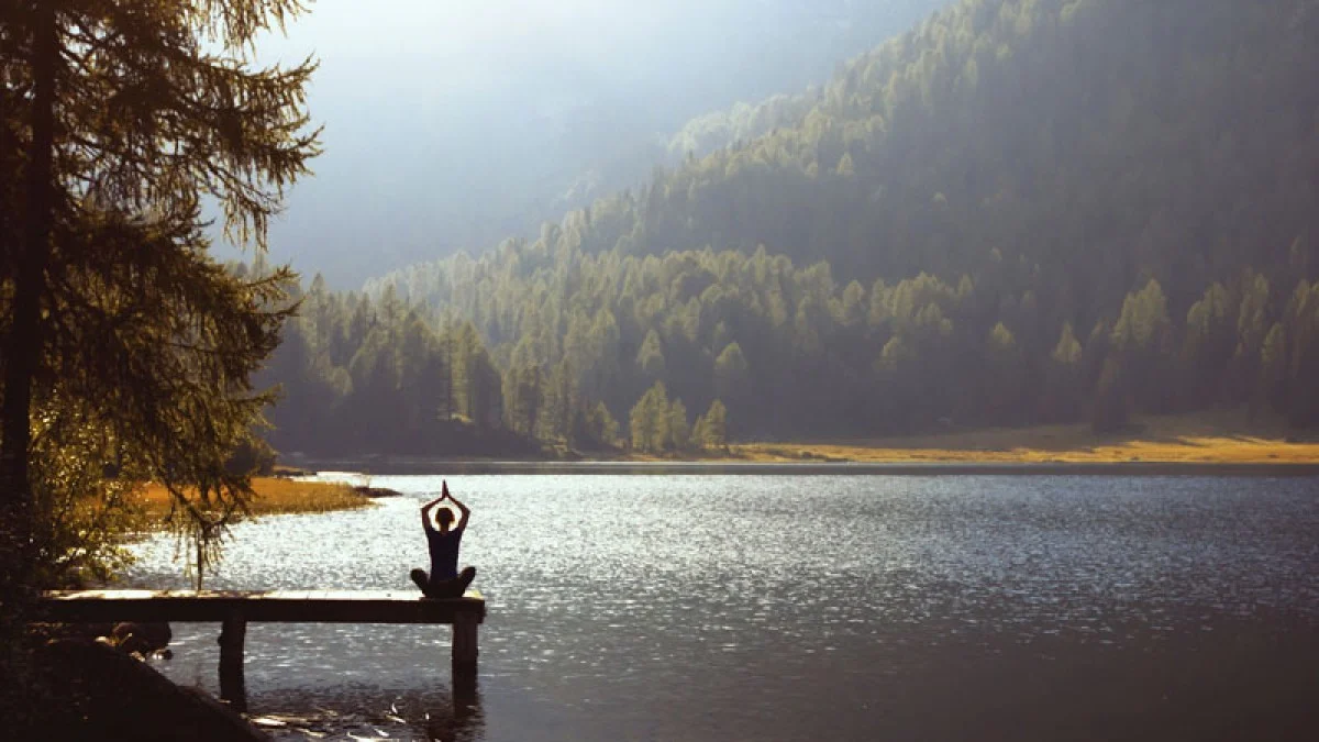 meditation-goes-mainstream-lake-pose_fe.jpg