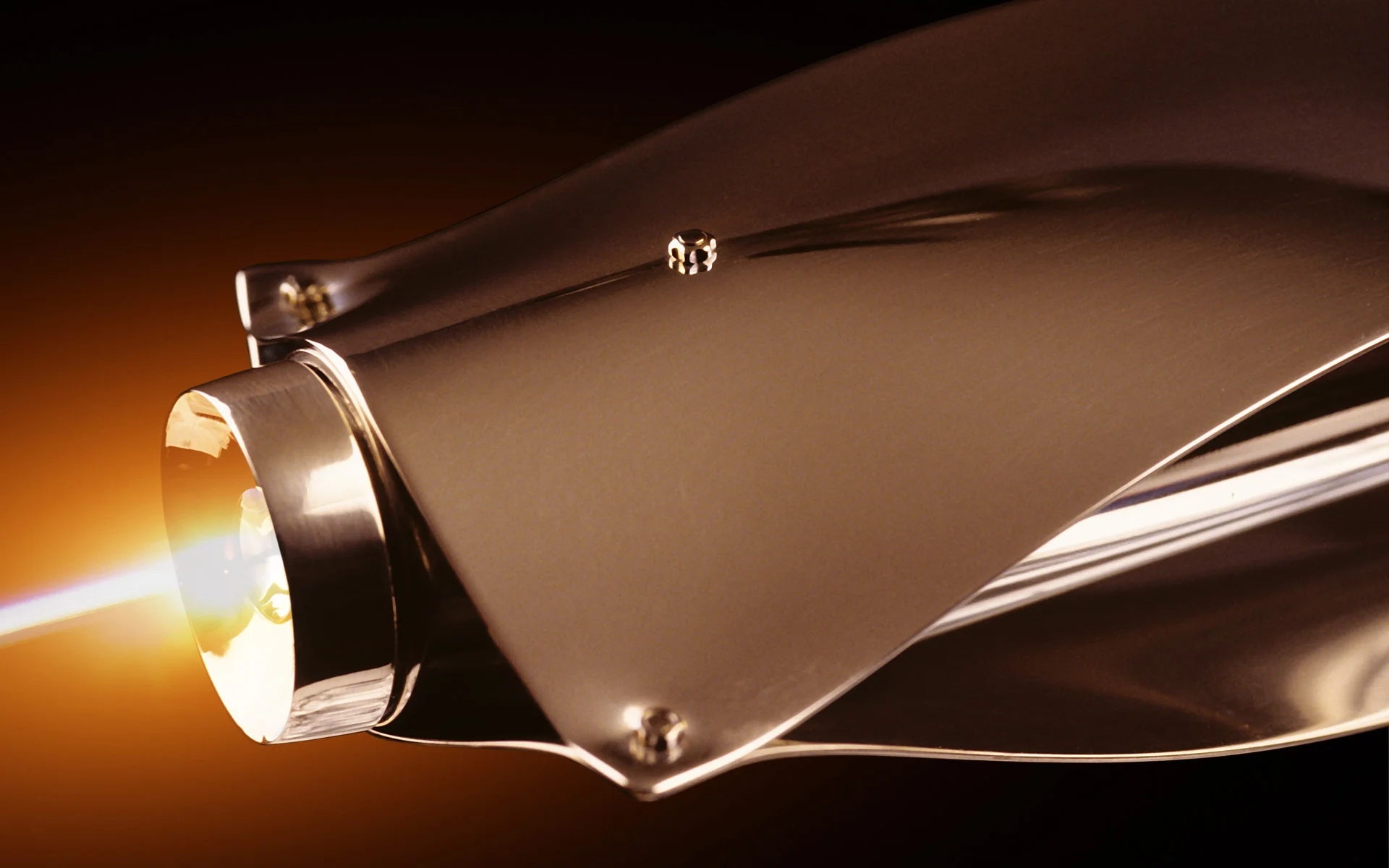 flashlight-bright-beam.jpg