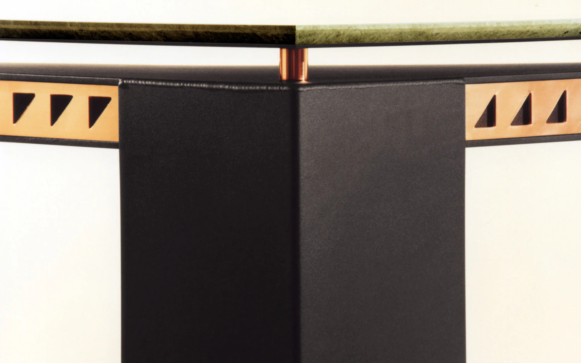 desk-front-profile-detail.jpg